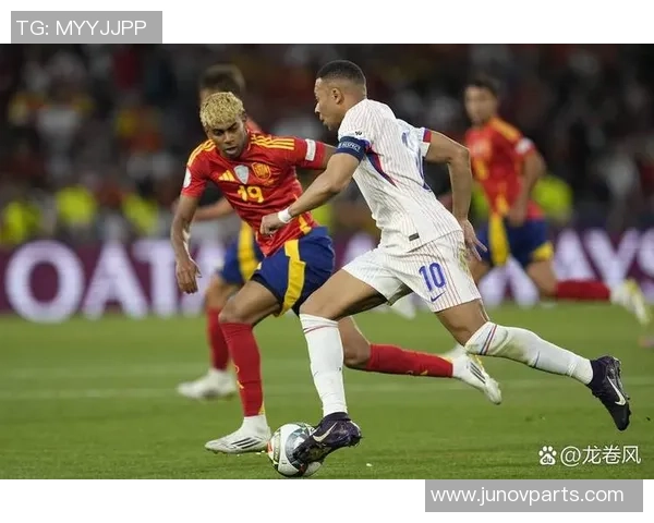 足球巨星在赛场上的精彩表现与全球影响力深度解析