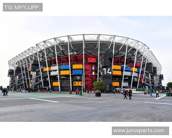 足球巨星风采集：经典瞬间与球场魅力尽收眼底