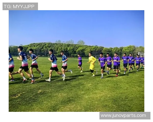 足球星女生逐梦绿茵场闪耀青春与热血拼搏的励志故事